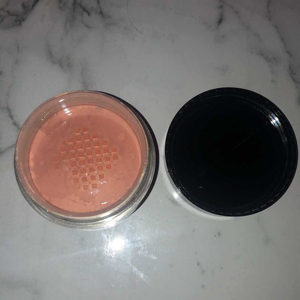 3/$15 Bella Pierre Mineral Blush in Desert Rose - Picture 3 of 3
